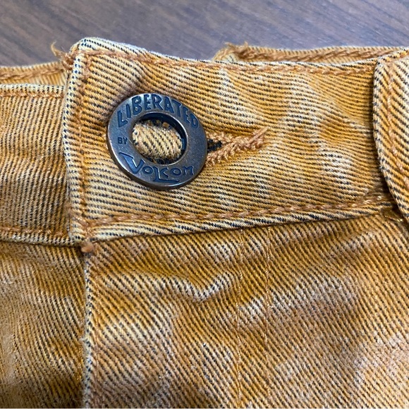 Volcom sz 7 “what the twill” high waited shorts. Mustard color,perfect condition - Picture 3 of 12